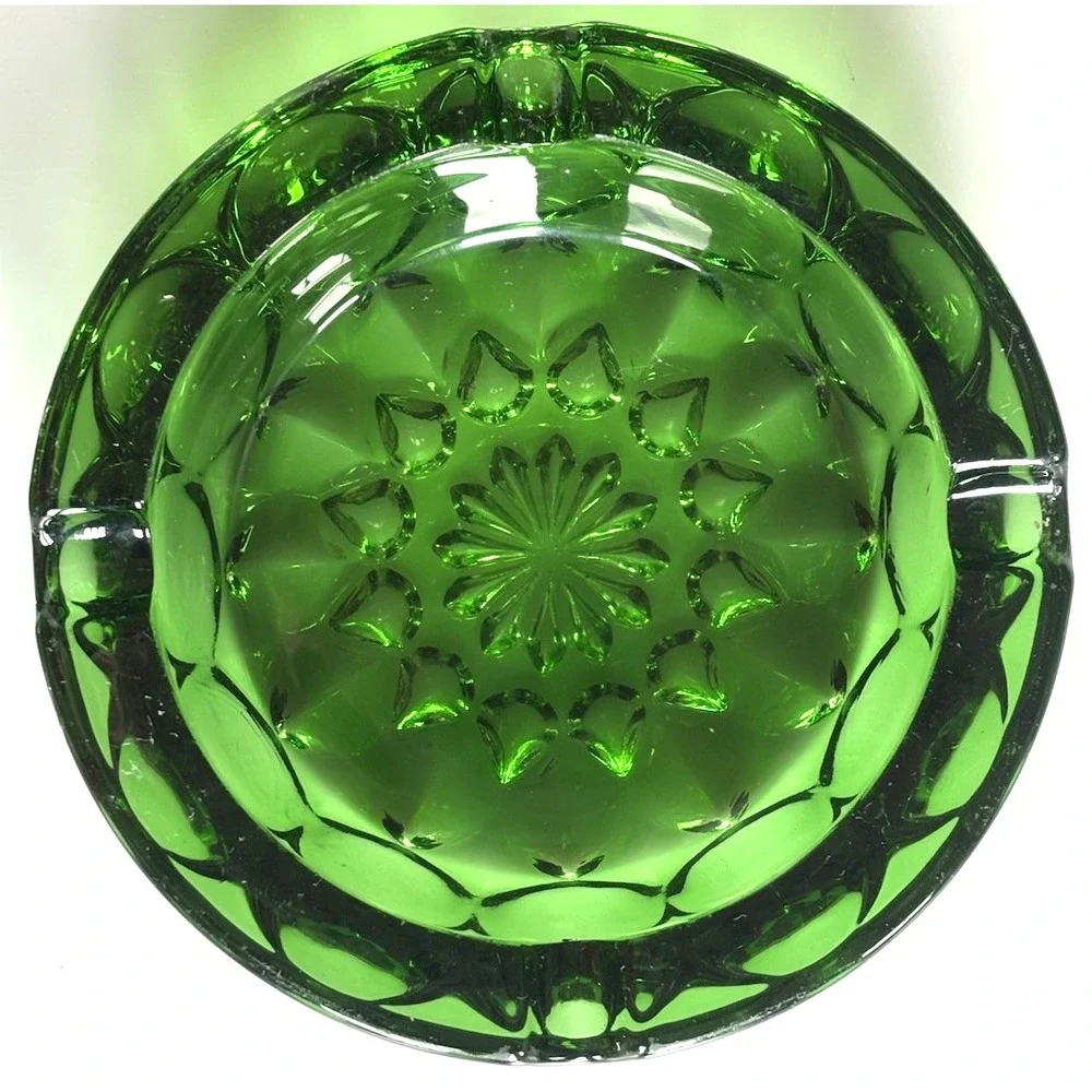 2 Vtg Emerald Green Press Glass Ashtrays Starburst Flower Design 6